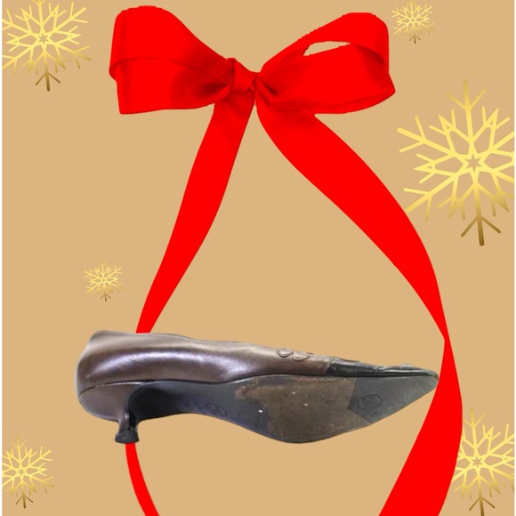 Authentic Chanel Sz38.5 ABSOLUTELY GORGEOUS Heels - Picture 4 of 7